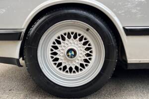 Bild 8/47 von BMW 528i (1986)