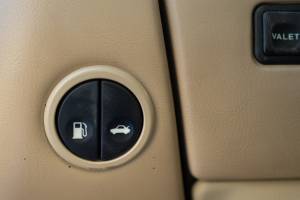 Image 40/46 of Jaguar XK8 4.0 (1998)