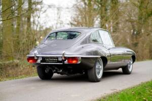 Image 4/25 de Jaguar E-Type (1969)