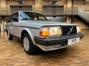 Bild 6/36 von Volvo 240 Polar (1990)