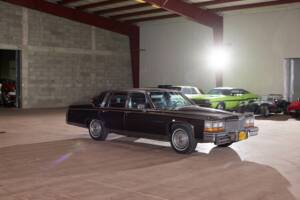 Image 2/58 of Cadillac Brougham Elegance (1988)