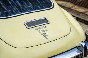 Bild 5/30 von Jaguar E-Type V12 (2+2) (1971)