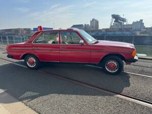 Image 12/65 of Mercedes-Benz 200 D (1982)