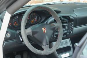 Immagine 41/50 di Porsche 911 GT3 RS (2004)