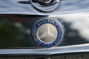 Image 20/63 of Mercedes-Benz 220 E (1993)