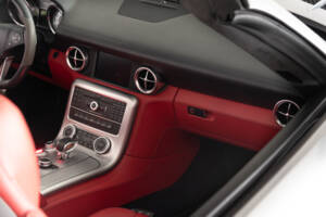 Image 30/48 of Mercedes-Benz SLS AMG Roadster (2012)