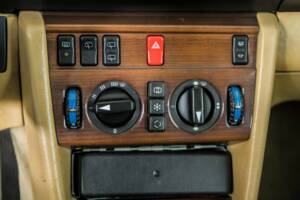 Image 25/50 of Mercedes-Benz 300 TD (1986)