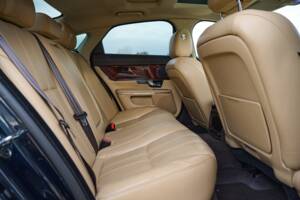 Bild 36/50 von Jaguar XJ 5.0 (2011)