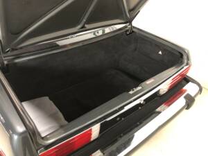 Afbeelding 11/24 van Mercedes-Benz 560 SL (1988)