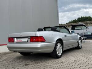 Bild 17/82 von Mercedes-Benz SL 320 (1995)