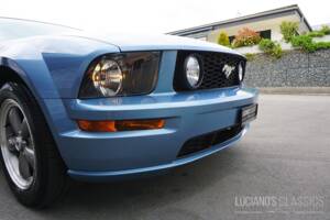 Image 37/63 of Ford Mustang GT (2005)