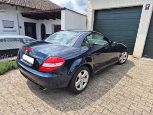 Afbeelding 3/22 van Mercedes-Benz SLK 200 Kompressor (2006)