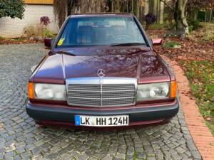 Image 3/27 of Mercedes-Benz 190 E 1.8 Avantgarde &quot;Rosso&quot; (1993)