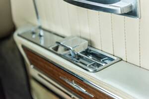 Bild 85/100 von Lincoln Continental Convertible (1965)