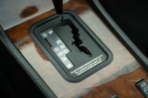 Image 41/50 of Mercedes-Benz 300 CE-24 (1991)