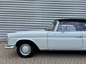 Image 19/33 of Mercedes-Benz 250 SE (1966)