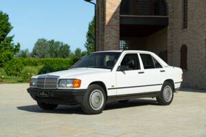 Bild 1/44 von Mercedes-Benz 190 E (1987)