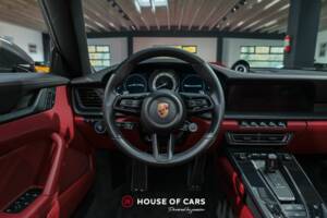 Image 16/25 of Porsche 911 Carrera 4 GTS (2022)
