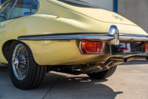 Image 18/78 de Jaguar E-Type (1969)