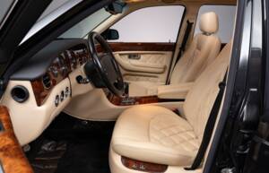 Image 22/46 of Bentley Arnage T (2004)