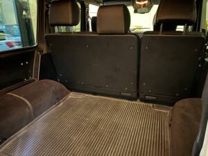 Imagen 34/48 de Mercedes-Benz G 55 AMG Kompressor (LWB) (2009)