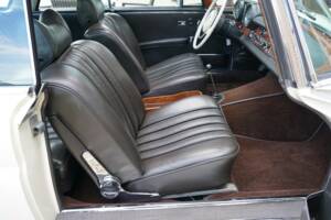 Image 9/50 de Mercedes-Benz 280 SE (1968)