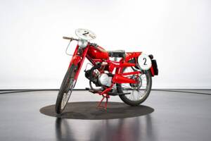 Image 8/42 of Moto Guzzi Motoleggera 65 (1954)