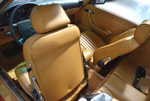 Image 32/94 of Mercedes-Benz 560 SL (1988)
