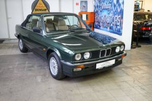 Afbeelding 2/25 van BMW 320i (1988)
