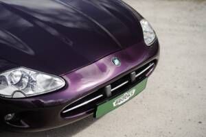 Image 7/42 of Jaguar XK8 4.0 (1999)