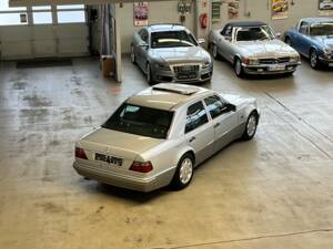 Afbeelding 3/62 van Mercedes-Benz E 500 (1995)
