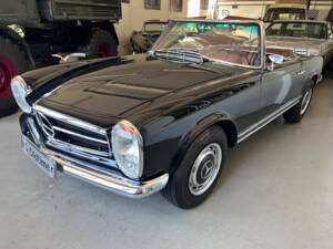 Image 3/36 of Mercedes-Benz 280 SL (1970)