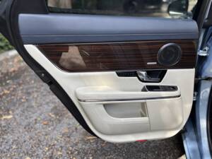 Image 20/50 of Jaguar XJ 5.0 (2011)
