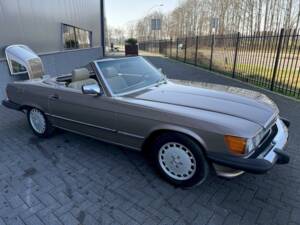 Image 10/36 of Mercedes-Benz 560 SL (1988)