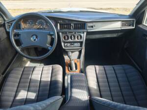 Image 10/22 of Mercedes-Benz 190 E 1.8 (1990)