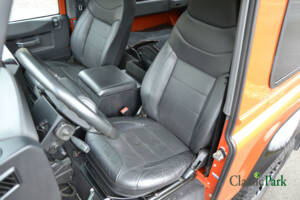 Bild 18/50 von Land Rover Defender 90 Autobiography (2015)