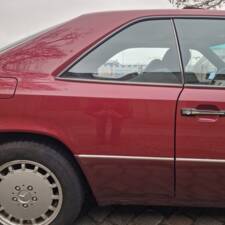 Immagine 43/162 di Mercedes-Benz 230 CE (1989)