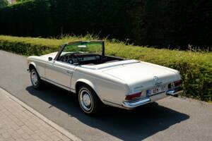 Image 8/8 of Mercedes-Benz 230 SL (1966)