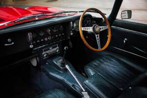 Image 30/46 of Jaguar E-Type (2+2) (1966)