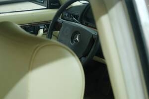 Bild 29/50 von Mercedes-Benz 380 SE (1984)