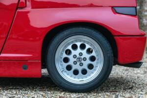 Image 26/50 of Alfa Romeo SZ (1991)