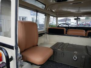 Image 10/19 of Land Rover 109 (1977)