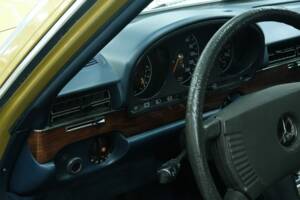 Image 24/76 of Mercedes-Benz 350 SEL (1977)