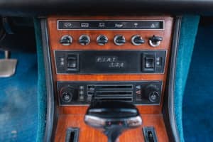 Image 30/37 of FIAT 130 Coupé (1974)