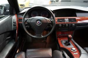 Image 33/45 of ALPINA B5 (2005)