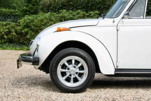 Immagine 33/50 di Volkswagen Kever 1303 &quot;Triple White&quot; (1977)