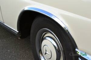 Image 46/50 of Mercedes-Benz 250 SE (1966)