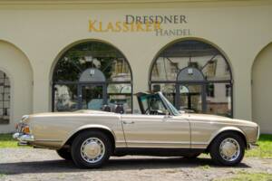 Image 8/56 de Mercedes-Benz 280 SL (1970)