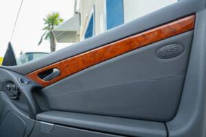 Image 30/86 de Mercedes-Benz SL 500 (2002)