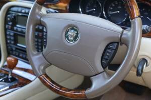 Imagen 69/77 de Jaguar XJ 8 4.2 (2005)